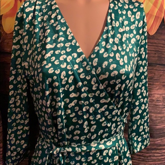 NWT Green Lilypad design women’s wrap dress sm - Picture 3 of 7